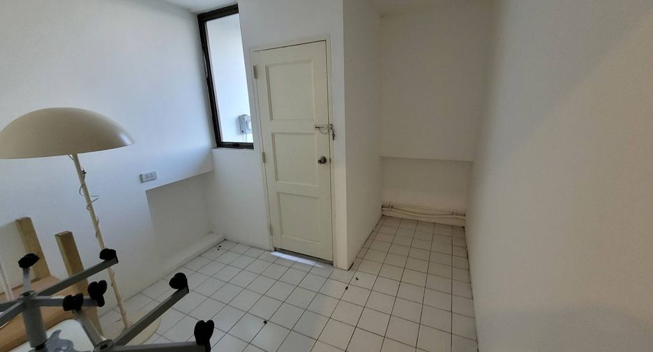 Wohnung zur Miete mit 3 Zimmer in Khlong Toei, Bangkok