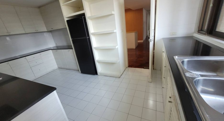 Wohnung zur Miete mit 3 Zimmer in Khlong Toei, Bangkok
