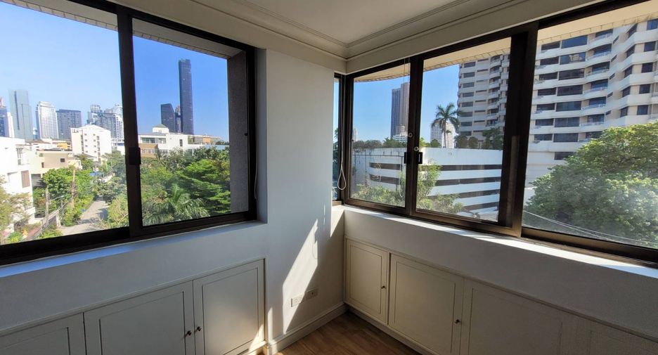 Wohnung zur Miete mit 3 Zimmer in Khlong Toei, Bangkok