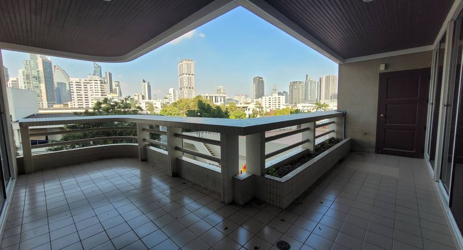 Wohnung zur Miete mit 3 Zimmer in Khlong Toei, Bangkok