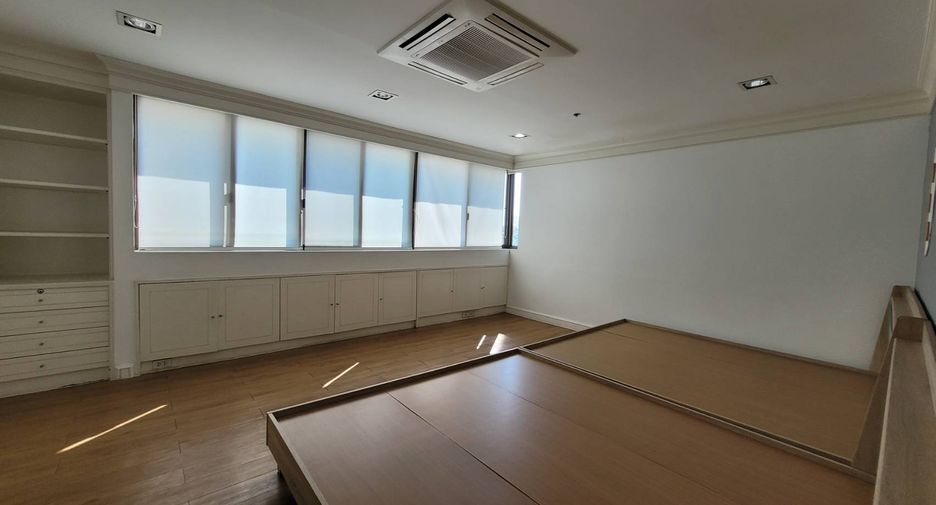 Wohnung zur Miete mit 3 Zimmer in Khlong Toei, Bangkok