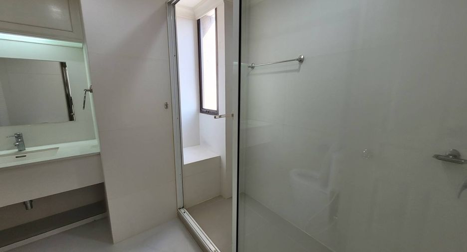 Wohnung zur Miete mit 3 Zimmer in Khlong Toei, Bangkok