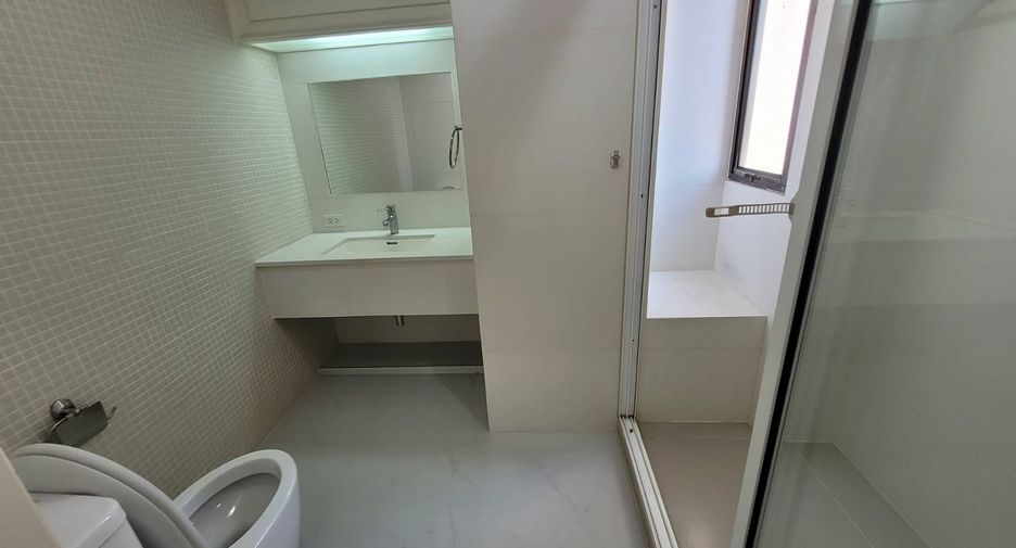 Wohnung zur Miete mit 3 Zimmer in Khlong Toei, Bangkok