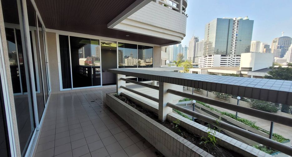 Wohnung zur Miete mit 3 Zimmer in Khlong Toei, Bangkok