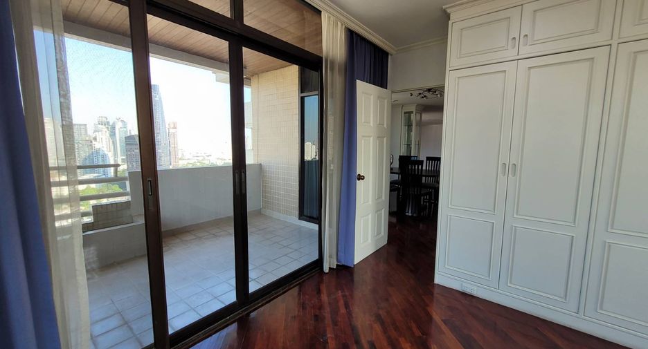 For rent 3 bedrooms condo in Khlong Toei, Bangkok