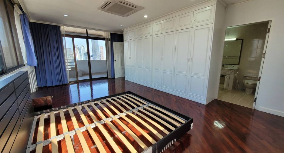 For rent 3 bedrooms condo in Khlong Toei, Bangkok