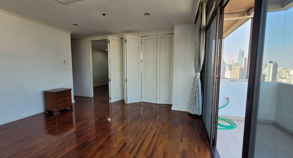 For rent 3 bedrooms condo in Khlong Toei, Bangkok