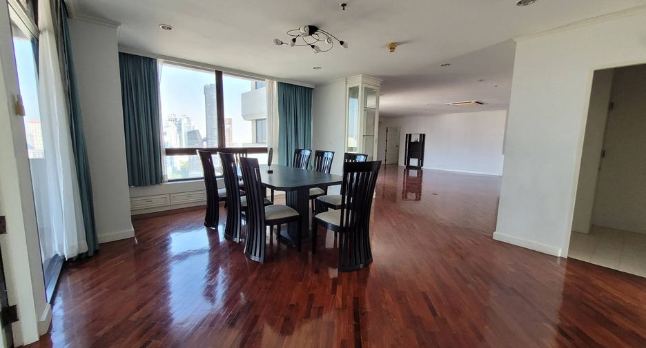 For rent 3 bedrooms condo in Khlong Toei, Bangkok
