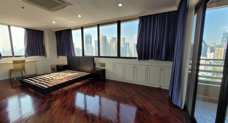For rent 3 bedrooms condo in Khlong Toei, Bangkok