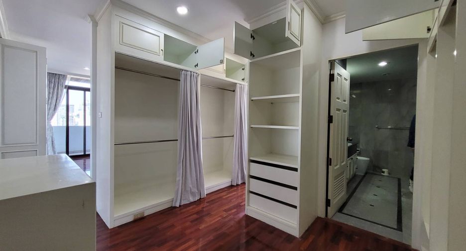 For rent 3 bedrooms condo in Khlong Toei, Bangkok