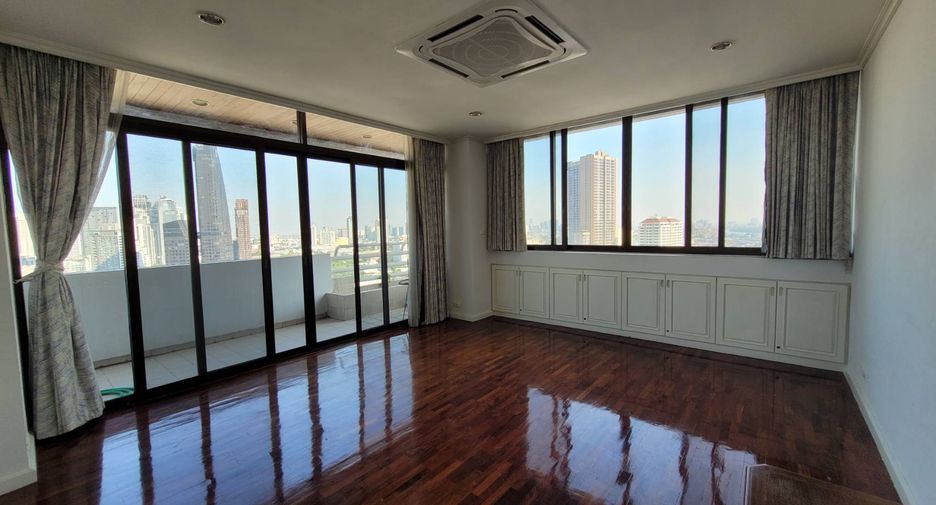 For rent 3 bedrooms condo in Khlong Toei, Bangkok