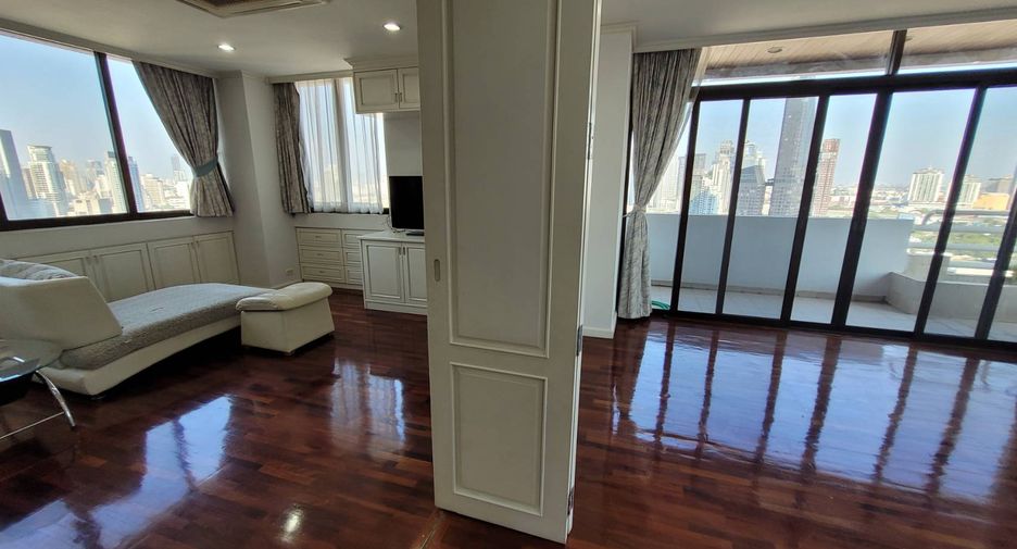 For rent 3 bedrooms condo in Khlong Toei, Bangkok
