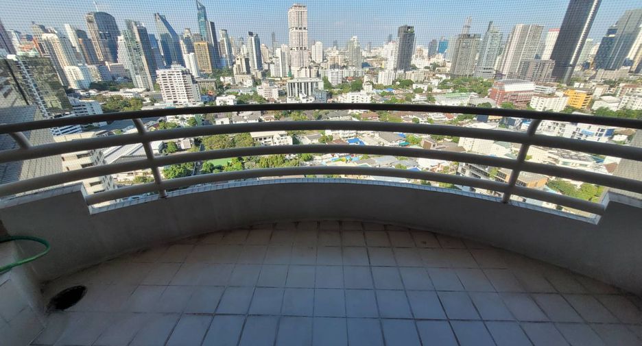 For rent 3 bedrooms condo in Khlong Toei, Bangkok