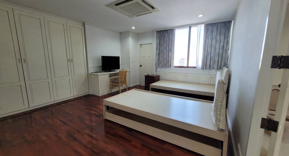 For rent 3 bedrooms condo in Khlong Toei, Bangkok