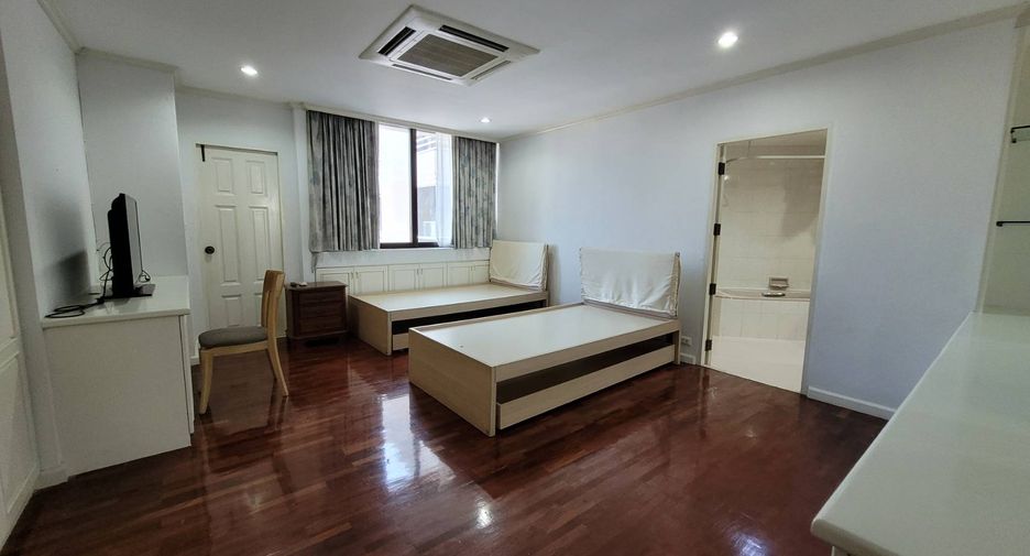 For rent 3 bedrooms condo in Khlong Toei, Bangkok