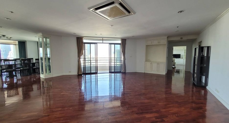 For rent 3 bedrooms condo in Khlong Toei, Bangkok