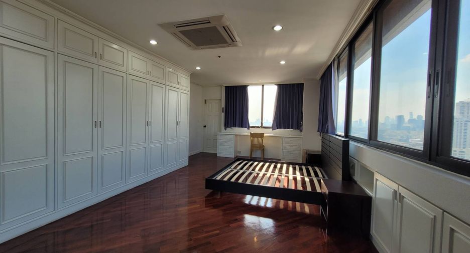 For rent 3 bedrooms condo in Khlong Toei, Bangkok
