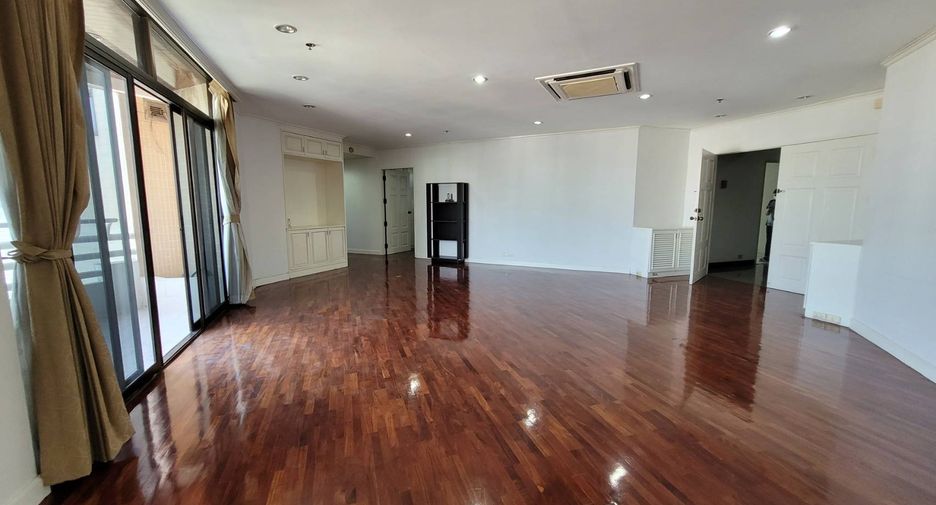 For rent 3 bedrooms condo in Khlong Toei, Bangkok