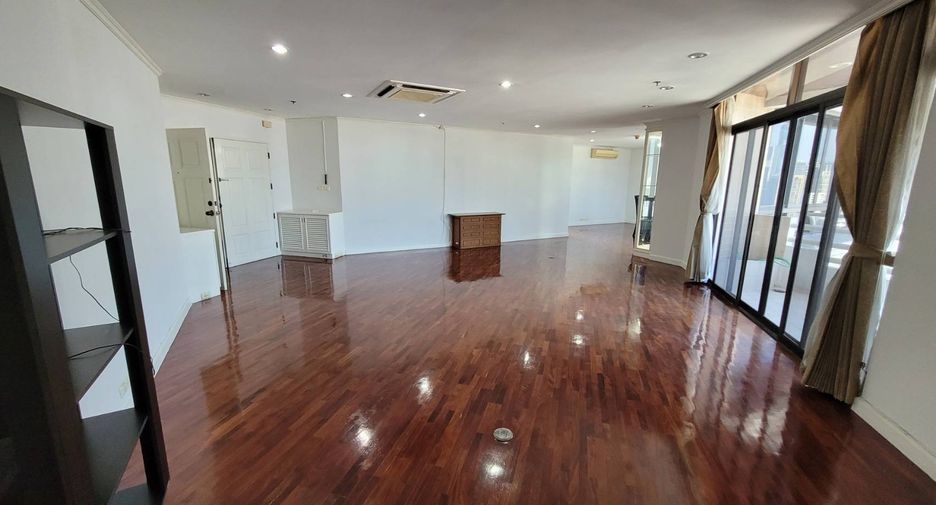 For rent 3 bedrooms condo in Khlong Toei, Bangkok
