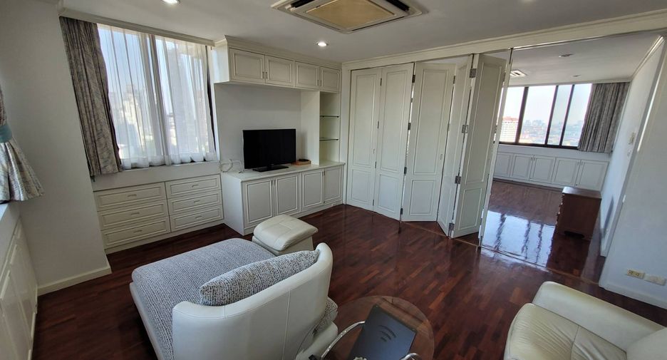 For rent 3 bedrooms condo in Khlong Toei, Bangkok