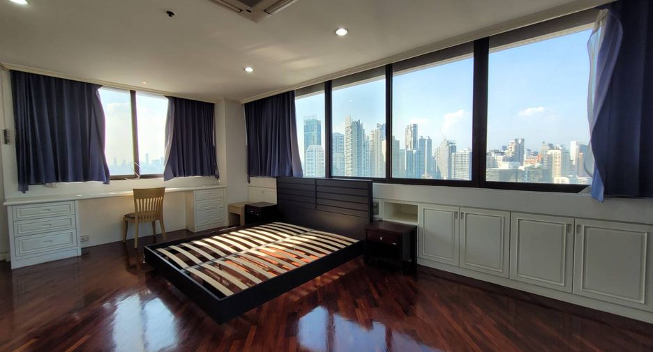 For rent 3 bedrooms condo in Khlong Toei, Bangkok