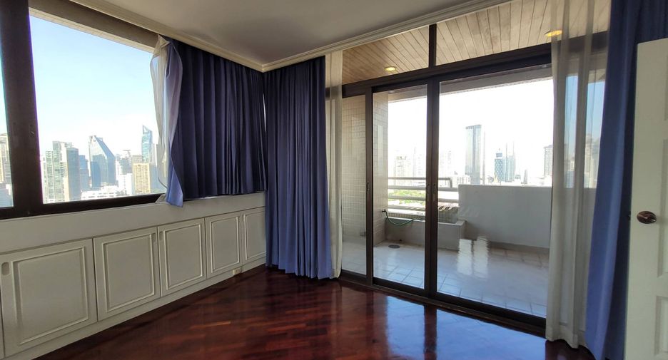 For rent 3 bedrooms condo in Khlong Toei, Bangkok