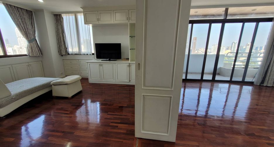 For rent 3 bedrooms condo in Khlong Toei, Bangkok