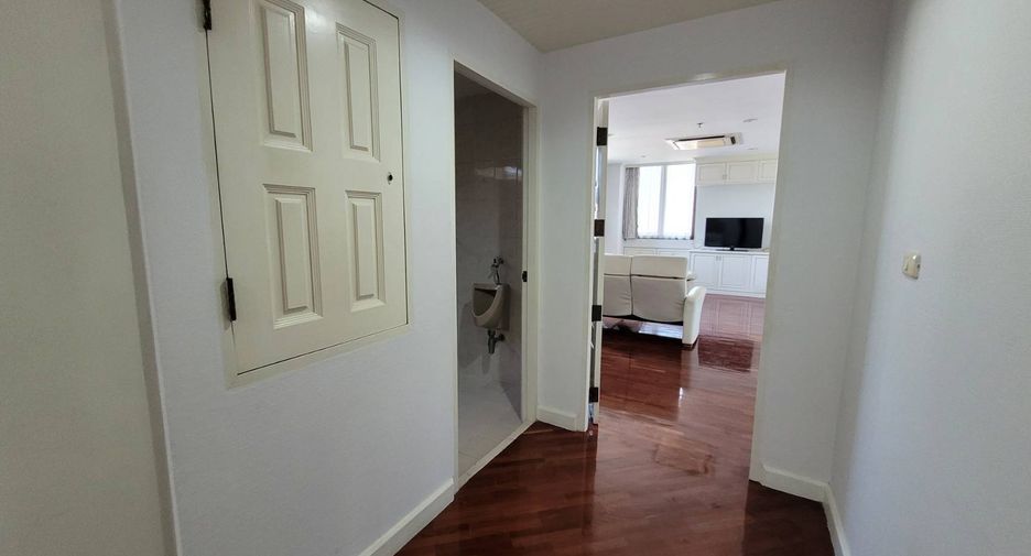 For rent 3 bedrooms condo in Khlong Toei, Bangkok