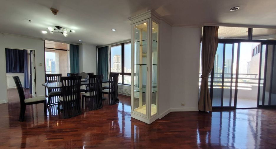 For rent 3 bedrooms condo in Khlong Toei, Bangkok