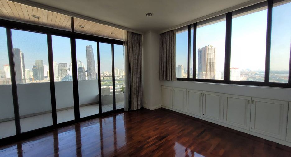 For rent 3 bedrooms condo in Khlong Toei, Bangkok