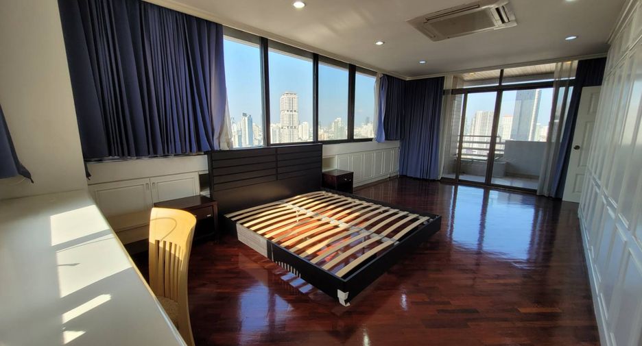 For rent 3 bedrooms condo in Khlong Toei, Bangkok