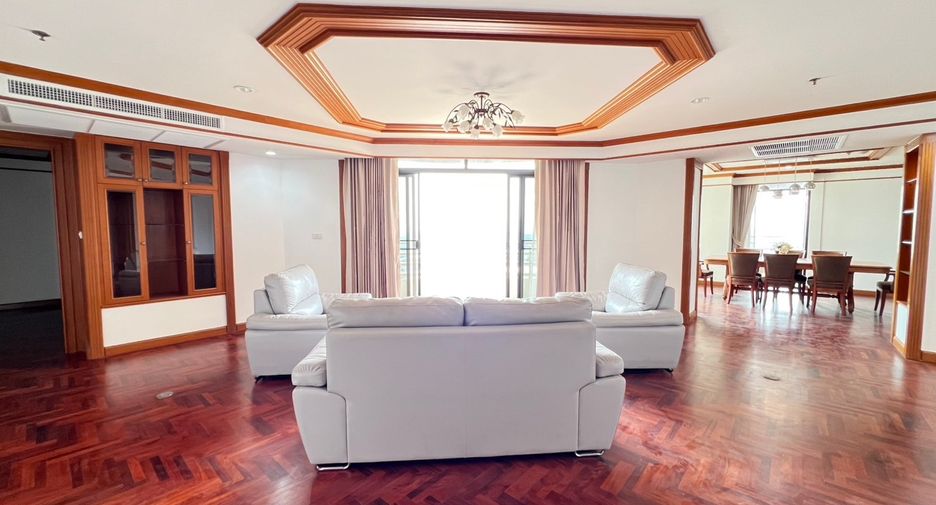 For rent 3 bedrooms condo in Khlong Toei, Bangkok