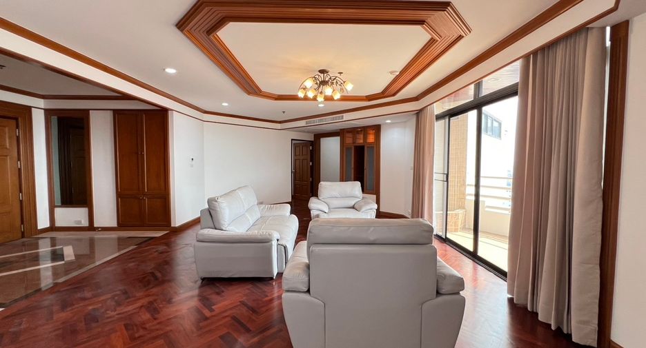 For rent 3 bedrooms condo in Khlong Toei, Bangkok