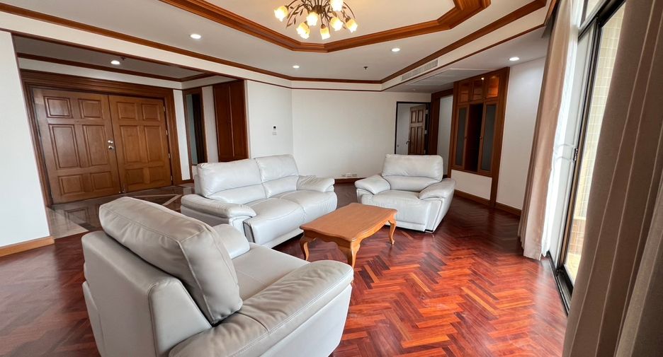 For rent 3 bedrooms condo in Khlong Toei, Bangkok