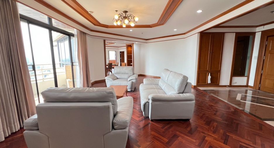 For rent 3 bedrooms condo in Khlong Toei, Bangkok
