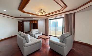 For rent 3 bedrooms condo in Khlong Toei, Bangkok