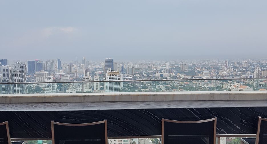 For rent 3 bedrooms condo in Khlong Toei, Bangkok