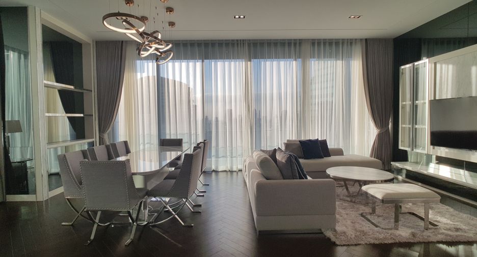 For rent 3 bedrooms condo in Khlong Toei, Bangkok