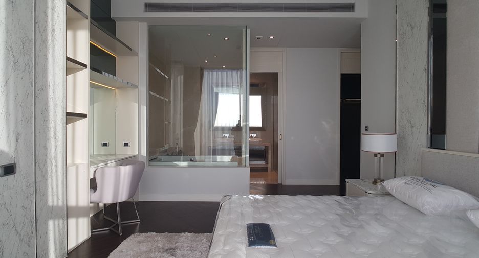 For rent 3 bedrooms condo in Khlong Toei, Bangkok
