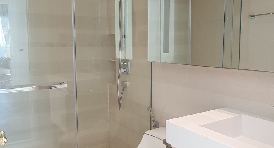 For rent 3 bedrooms condo in Khlong Toei, Bangkok