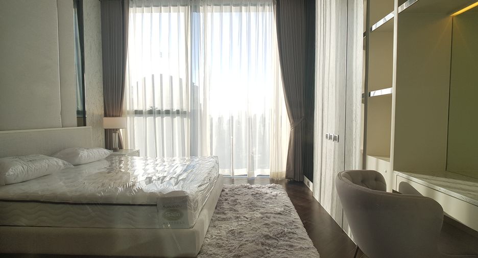 For rent 3 bedrooms condo in Khlong Toei, Bangkok