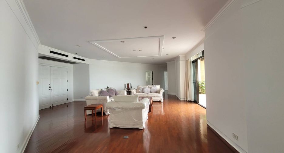 For rent 3 bedrooms condo in Khlong Toei, Bangkok