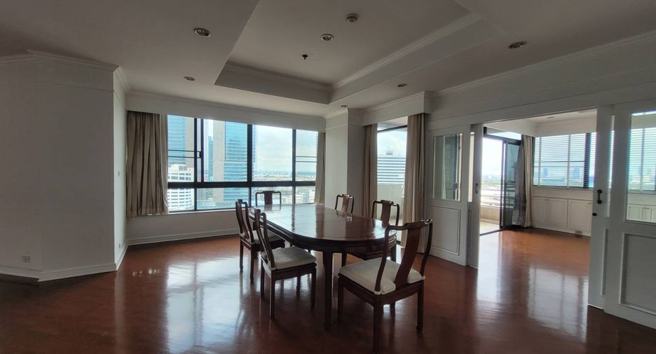 For rent 3 bedrooms condo in Khlong Toei, Bangkok