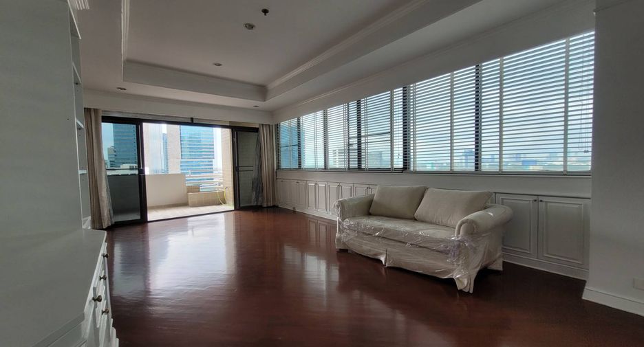 For rent 3 bedrooms condo in Khlong Toei, Bangkok