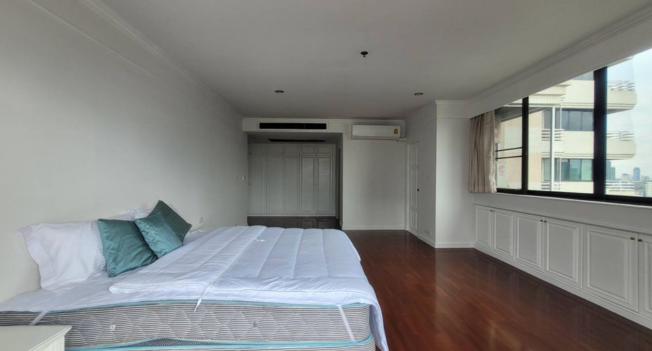 For rent 3 bedrooms condo in Khlong Toei, Bangkok