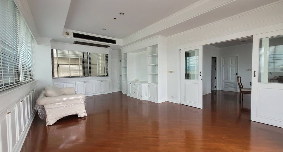 For rent 3 bedrooms condo in Khlong Toei, Bangkok