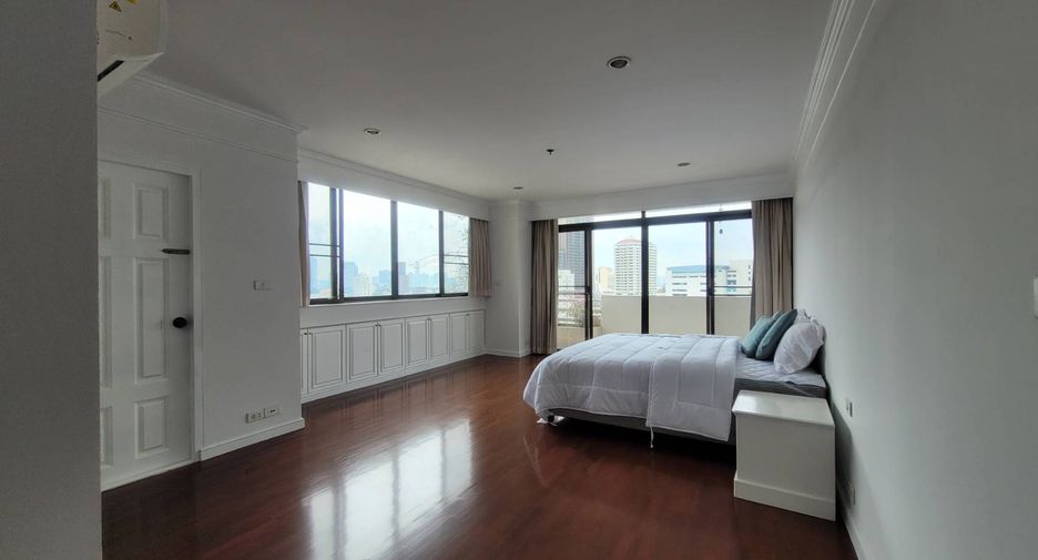 For rent 3 bedrooms condo in Khlong Toei, Bangkok