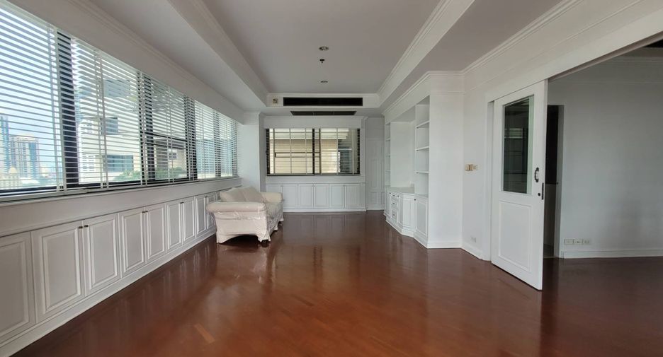 For rent 3 bedrooms condo in Khlong Toei, Bangkok