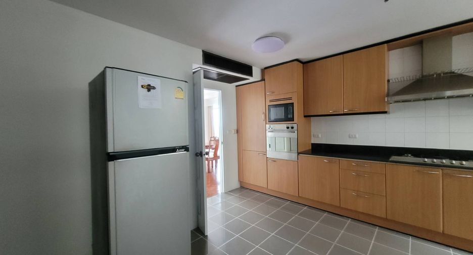 For rent 3 bedrooms condo in Khlong Toei, Bangkok