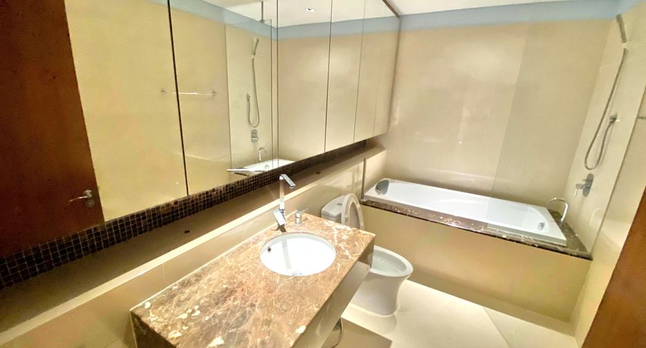 For rent 2 ベッドルーム condo in Khlong Toei, Bangkok